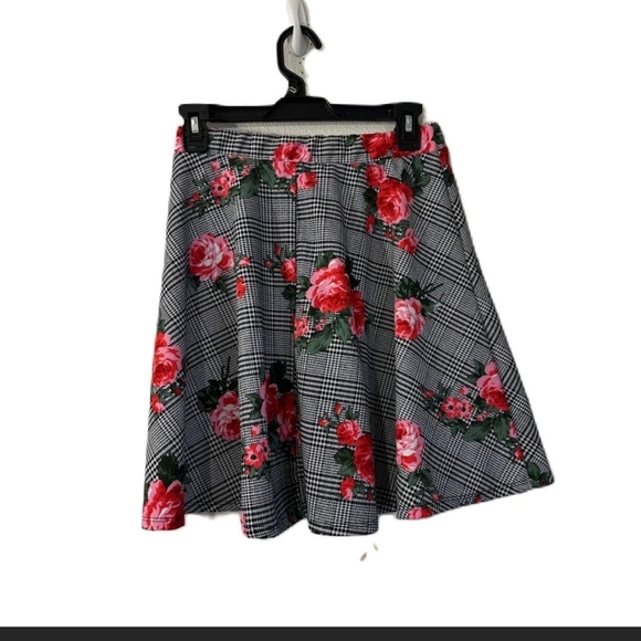 Charlotte Russe Red and Black A-Line Mini Skirt Fit And Flair 80's Flirty Chic - Picture 2 of 7